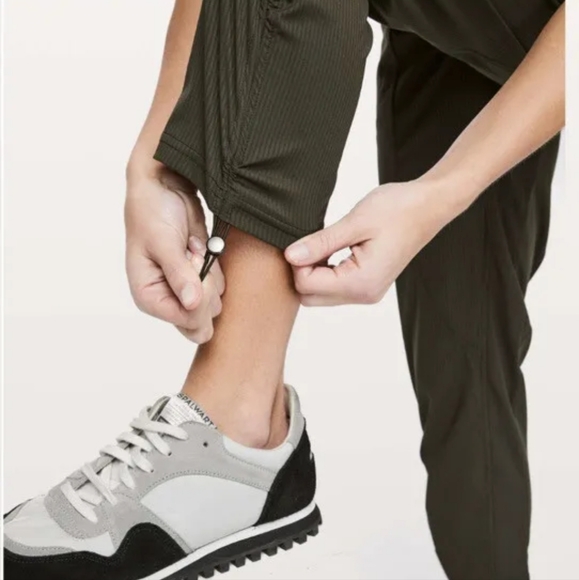 Lululemon Dance Studio Street City Mid-Rise Crop 25” Size 4 Dark Olive Yoga - Picture 4 of 7